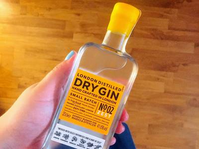 Londýnský suchý gin destilovaný s kůrou ze sevillských pomerančů Marks & Spencer