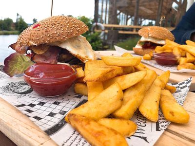 Burger z druhé strany | Výrobna sýrů s restaurací Käsemacherwelt